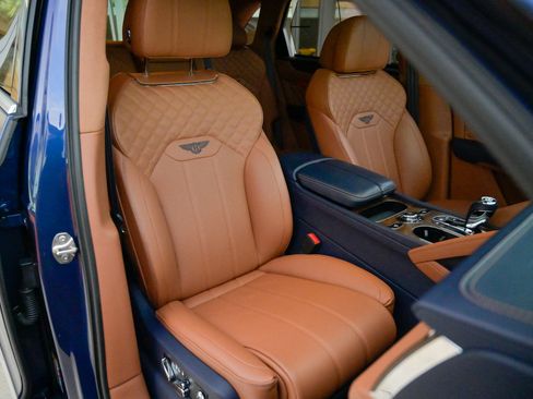 Used 2023 Bentley Bentayga image 59