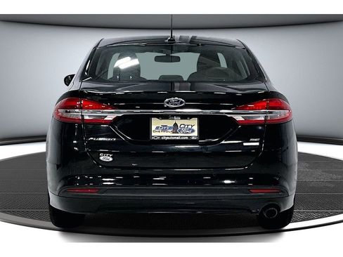 Used 2018 Ford Fusion SE w/ Fusion SE Technology Package image 5