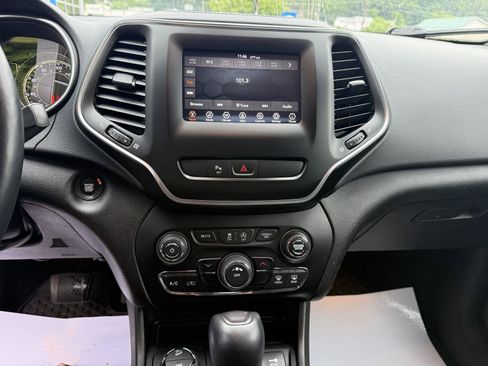 Used 2019 Jeep Cherokee Latitude Plus w/ Cold Weather Group AWD/4WD image 13