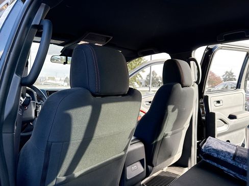 Used 2022 Nissan Frontier PRO-4X w/ Technology Package image 6