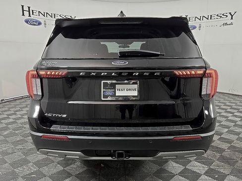 Used 2026 Ford Explorer Active w/ Active Comfort Package RWD image 5
