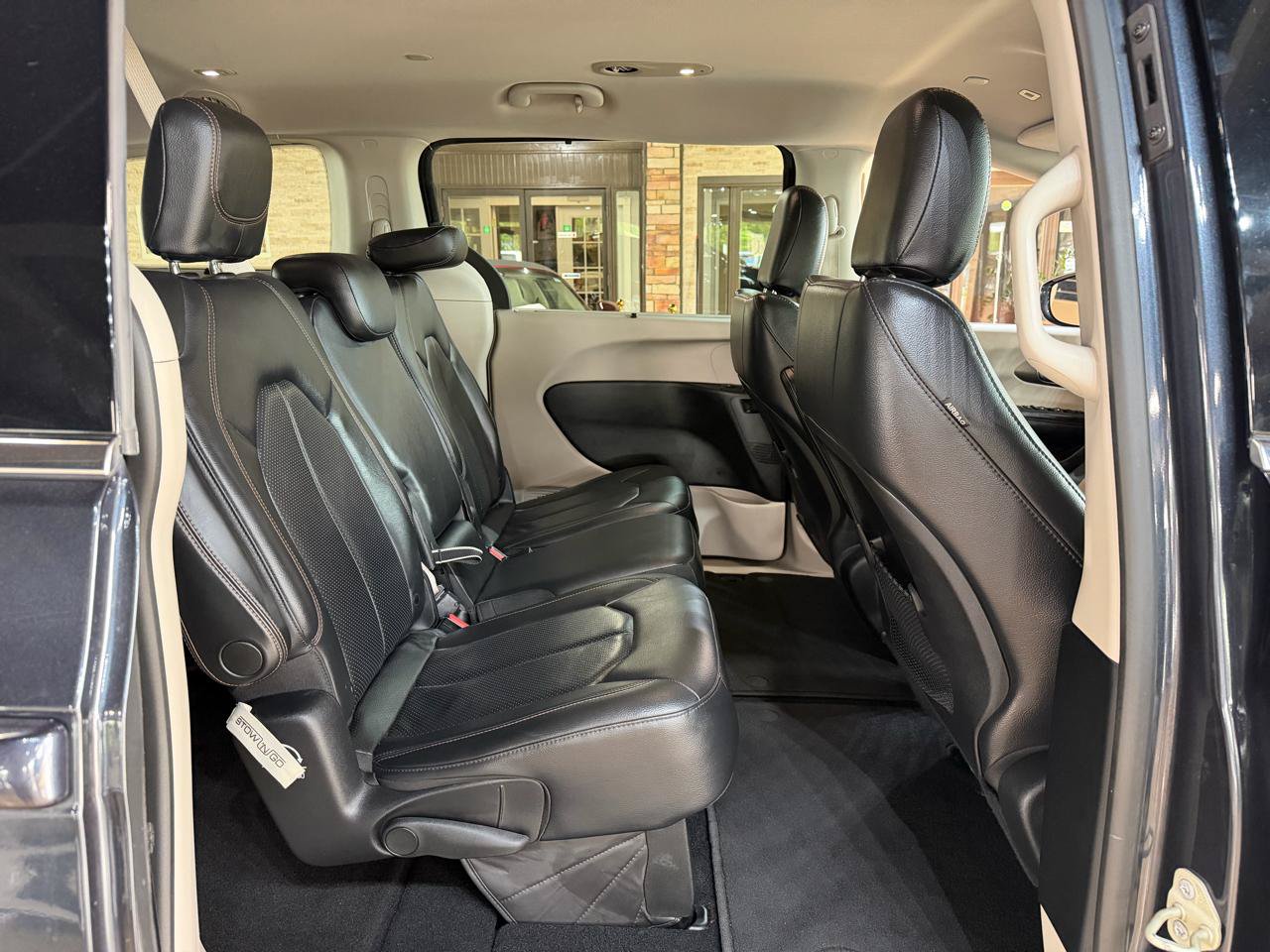 Used 2019 Chrysler Pacifica Touring-L FWD image 14