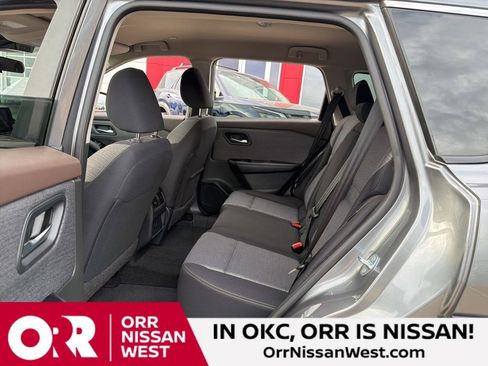 Used 2023 Nissan Rogue SV image 15
