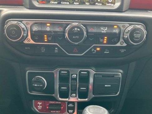 Used 2022 Jeep Wrangler Unlimited Rubicon w/ Xtreme Recon 35" Tire Package image 30