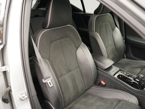 Used 2019 Volvo XC40 T5 R-Design image 70