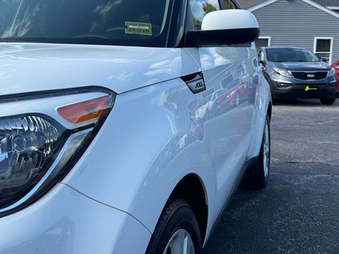Used 2016 Kia Soul + image 15