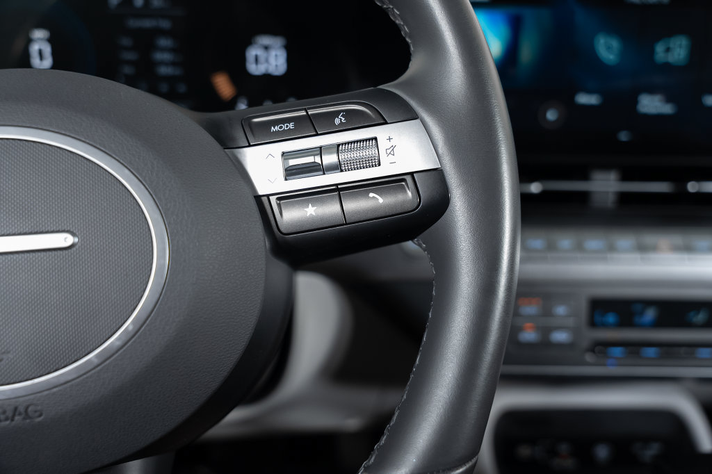 Certified 2025 Hyundai Kona SEL FWD image 30