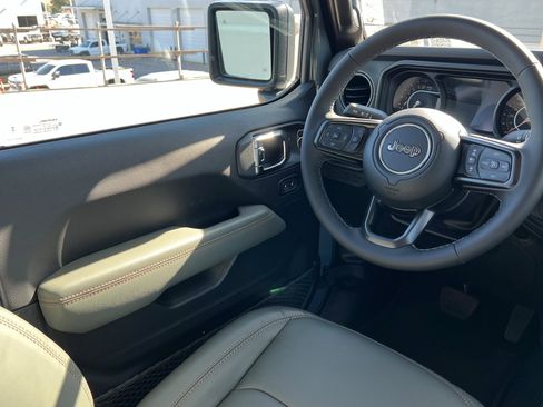 New 2026 Jeep Gladiator Mojave image 11