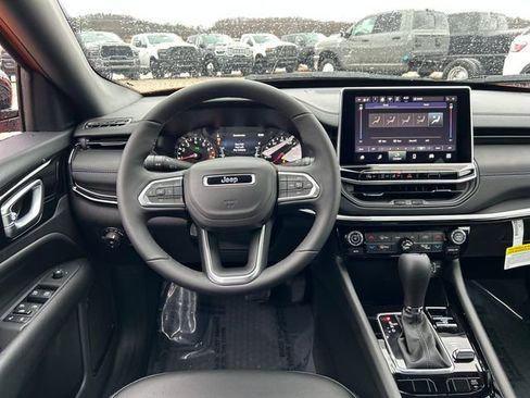 New 2026 Jeep Compass Latitude image 10