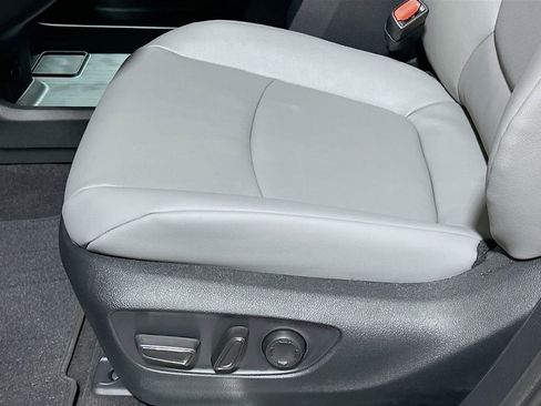 Used 2026 Toyota Sienna XLE image 18