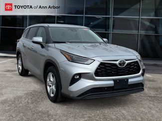 Used 2025 Toyota Highlander LE video 1