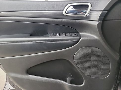 Used 2020 Jeep Grand Cherokee Laredo w/ Laredo X Package image 22