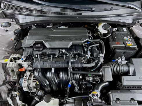 Used 2024 Hyundai Elantra SEL image 29