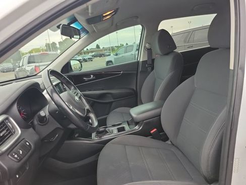 Used 2020 Kia Sorento LX AWD/4WD image 9