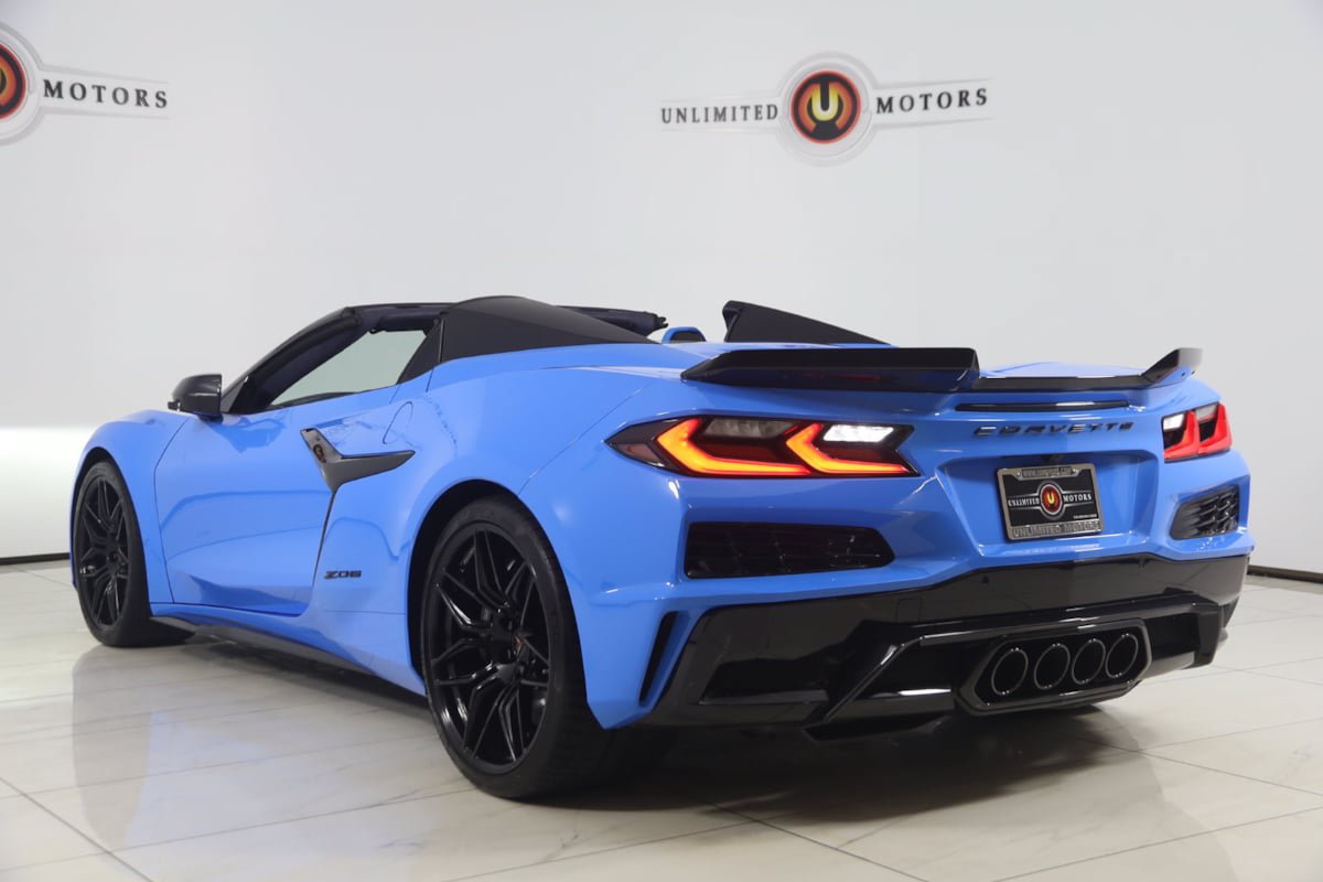 Used 2024 Chevrolet Corvette Z06 w/ Stealth Interior Trim Package RWD image 31