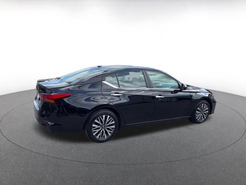 Used 2025 Nissan Altima 2.5 SV FWD image 12