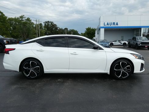 Used 2023 Nissan Altima 2.5 SR w/ SR Premium Package FWD image 5