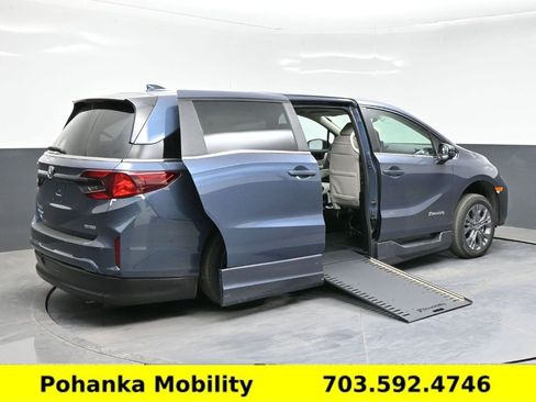 Used 2026 Honda Odyssey EX-L image 17