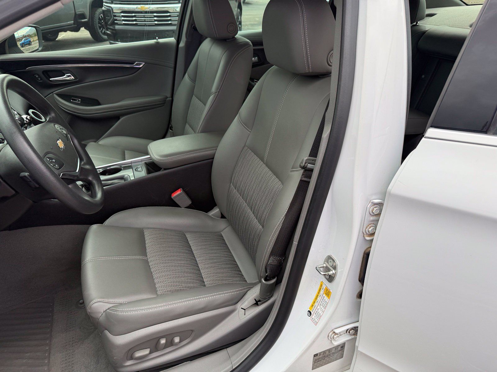 Used 2018 Chevrolet Impala LS FWD image 30