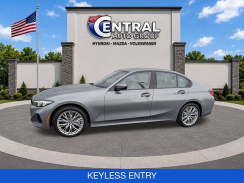 Used 2023 BMW 330i xDrive Sedan w/ Convenience Package AWD/4WD image 3
