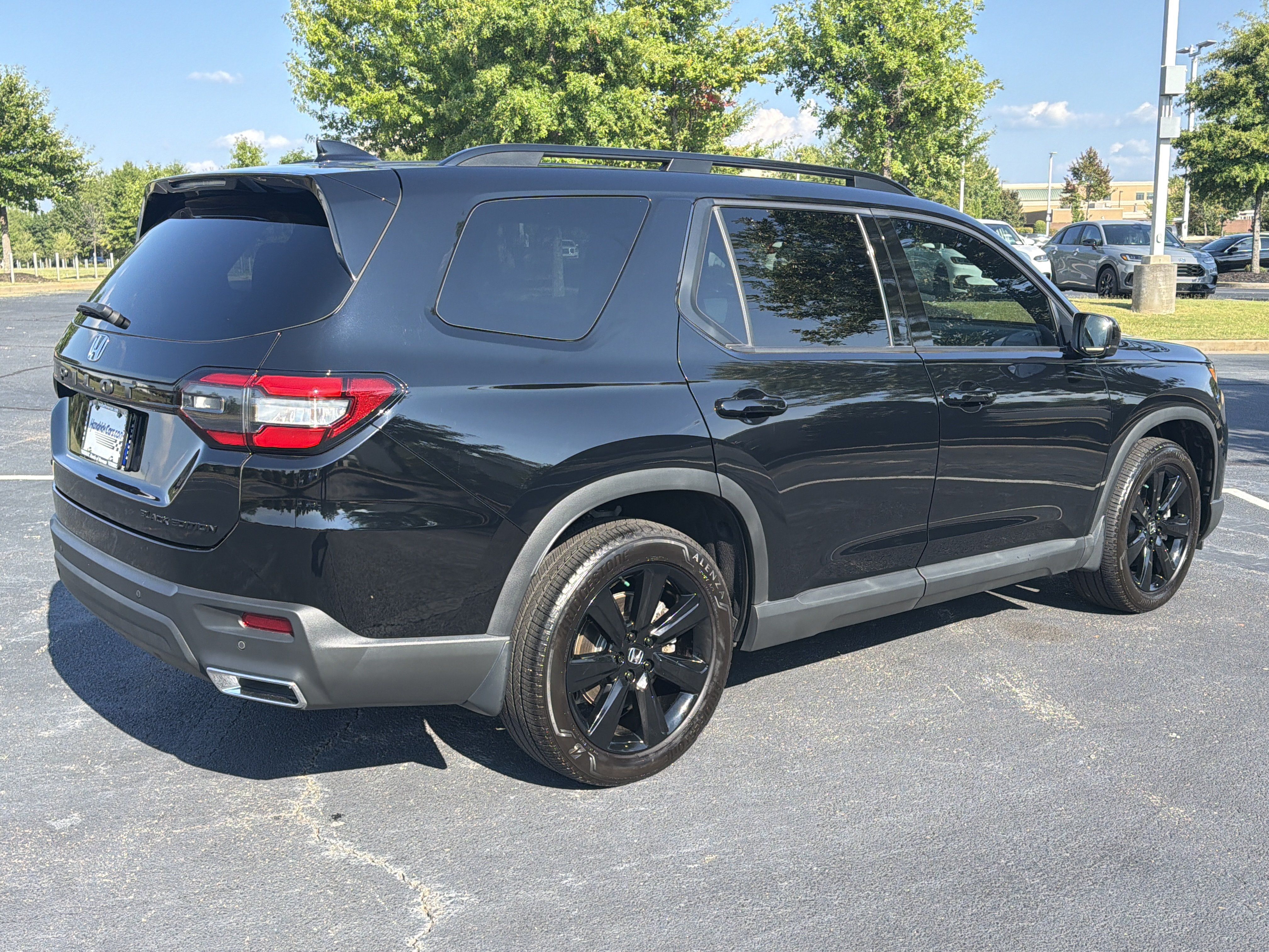 Certified 2025 Honda Pilot Black Edition image 10