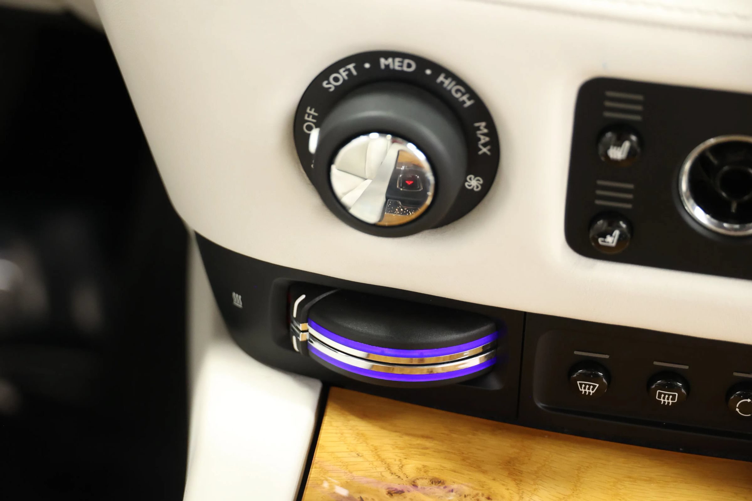 Used 2017 Rolls-Royce Wraith RWD image 52