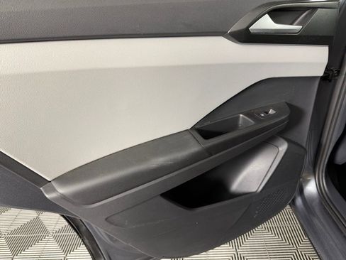 Used 2022 Volkswagen Taos SE image 26