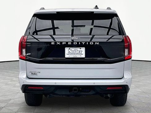 Certified 2025 Ford Expedition Active AWD/4WD image 4