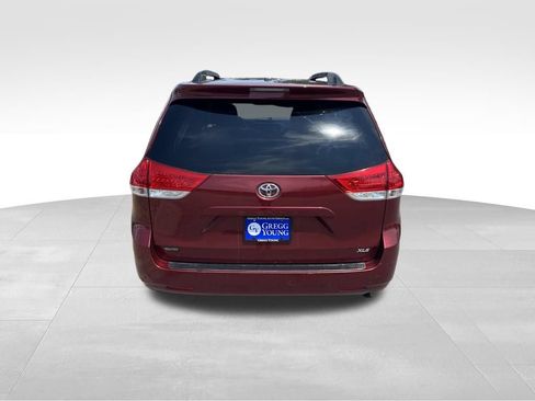 Used 2014 Toyota Sienna XLE FWD image 5