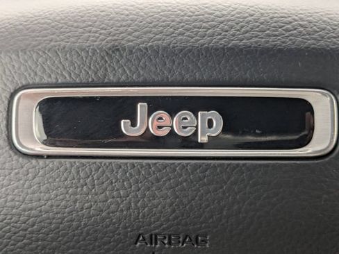 Used 2023 Jeep Grand Cherokee Limited AWD/4WD image 36
