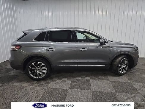 Used 2023 Lincoln Nautilus Reserve AWD/4WD image 2