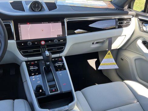 New 2026 Porsche Macan image 27