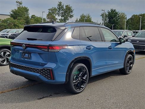 New 2025 Volkswagen Tiguan SE R-Line image 2