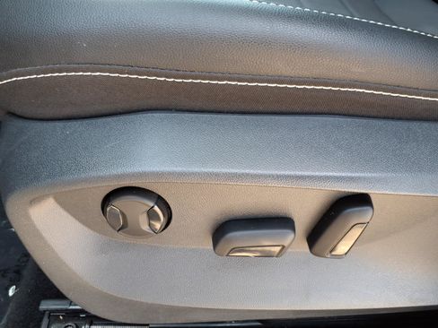 Certified 2023 Volkswagen Taos SE FWD image 21