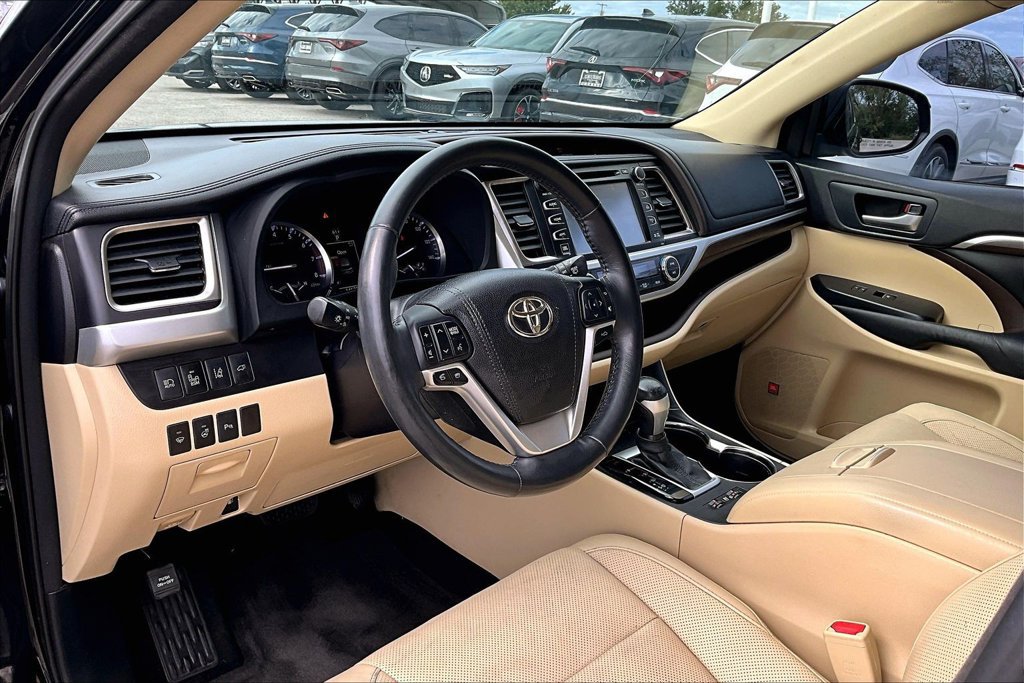 Used 2015 Toyota Highlander Limited Platinum AWD/4WD image 15
