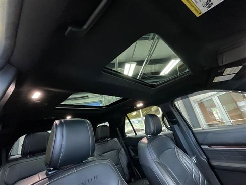 Used 2018 Ford Explorer Platinum AWD/4WD image 34