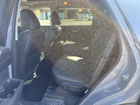 Used 2023 Nissan Pathfinder SL AWD/4WD image 9