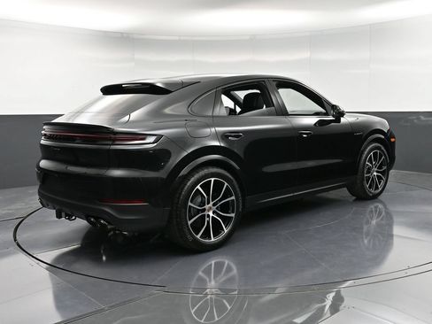 Certified 2025 Porsche Cayenne E-Hybrid Coupe AWD/4WD image 8