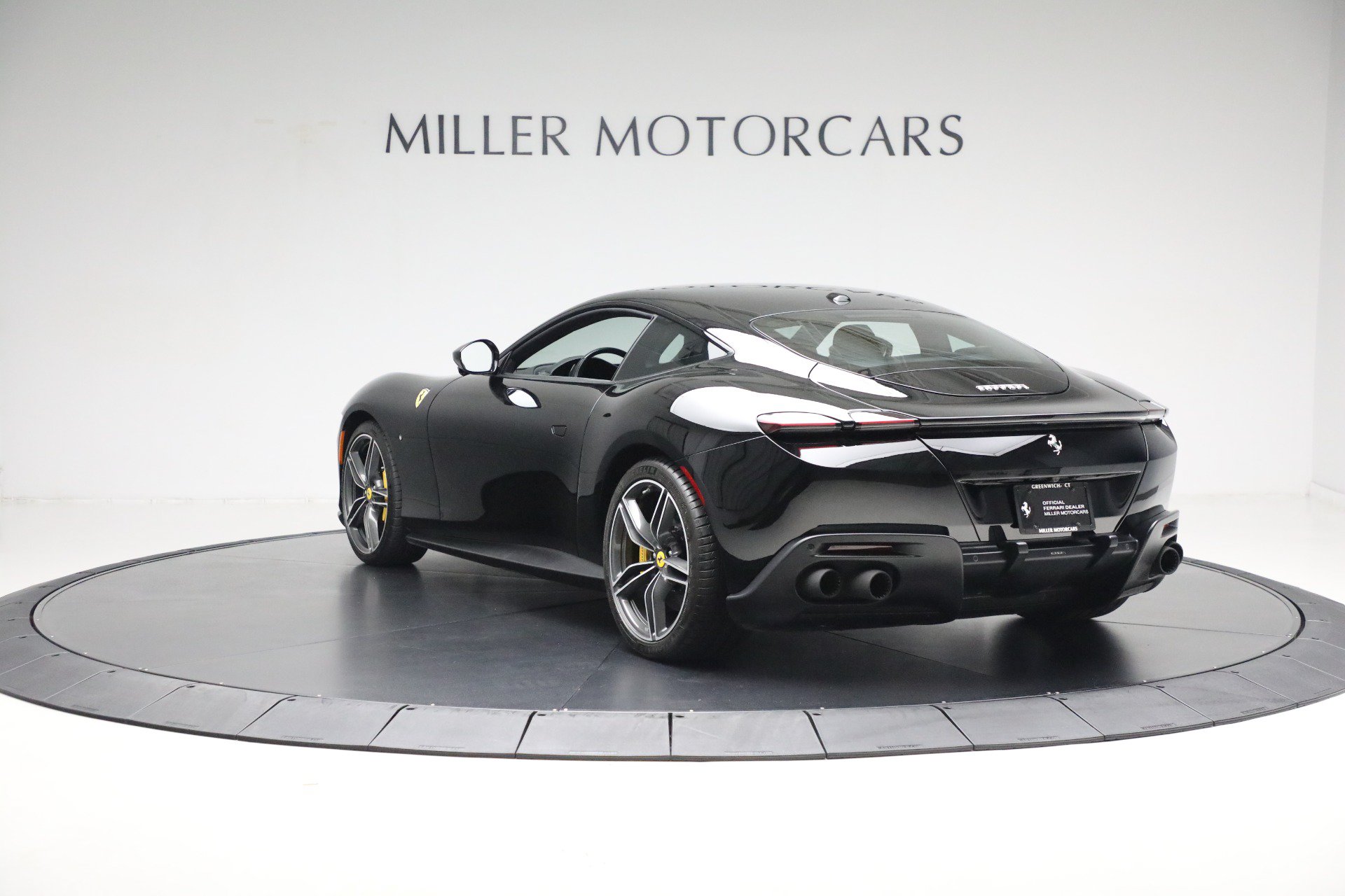 Certified 2021 Ferrari Roma RWD image 5