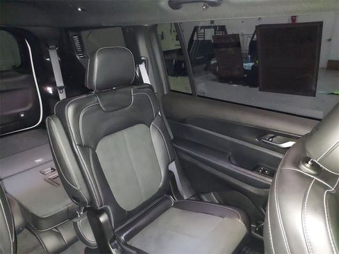 Used 2025 Jeep Grand Cherokee L Altitude image 14