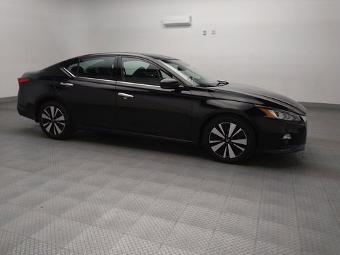 Used 2019 Nissan Altima 2.5 SV image 11