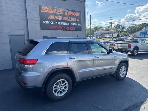 Used 2019 Jeep Grand Cherokee Laredo AWD/4WD image 7