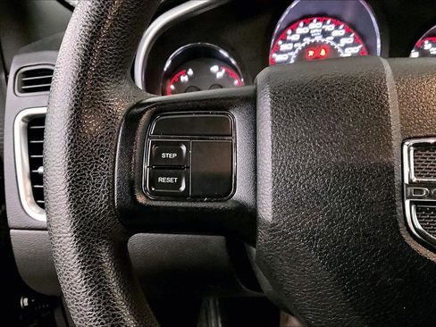 Used 2013 Dodge Avenger SE image 18