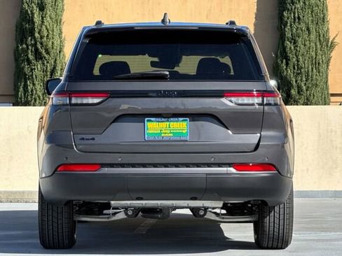 New 2026 Jeep Grand Cherokee Altitude AWD/4WD image 5