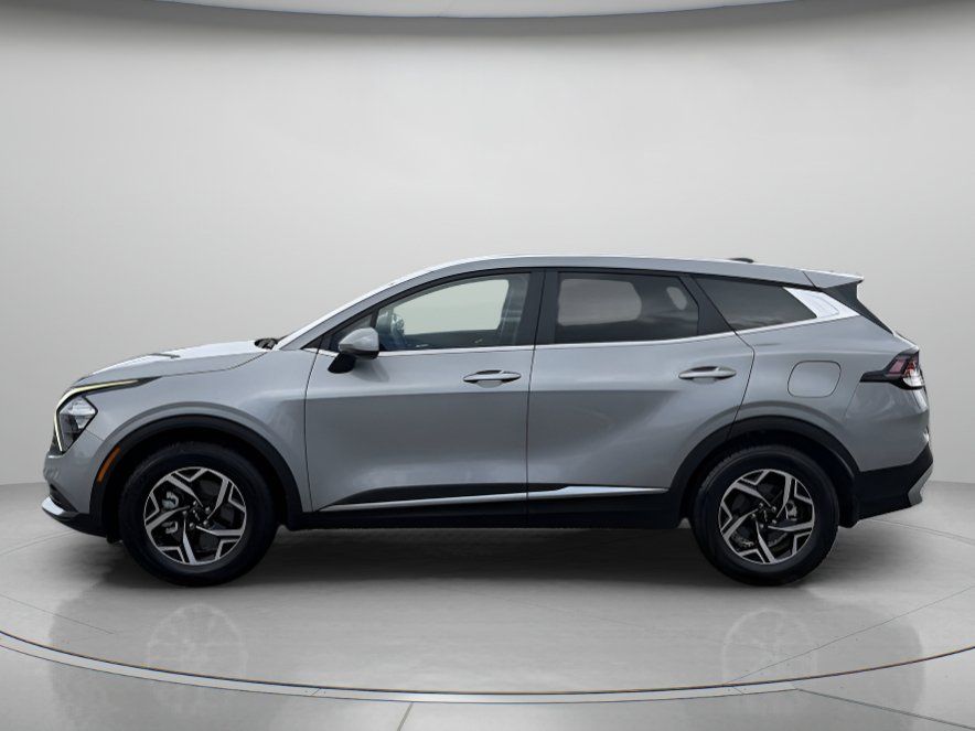 Used 2023 Kia Sportage LX FWD image 5