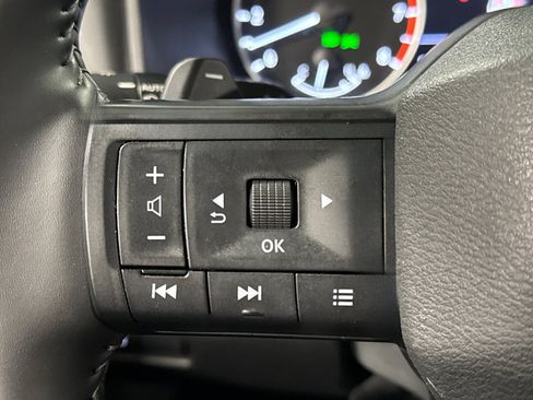 Used 2025 Nissan Rogue SV image 23