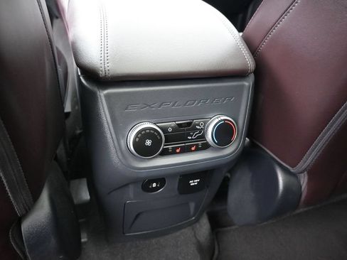 Used 2025 Ford Explorer Platinum RWD image 15