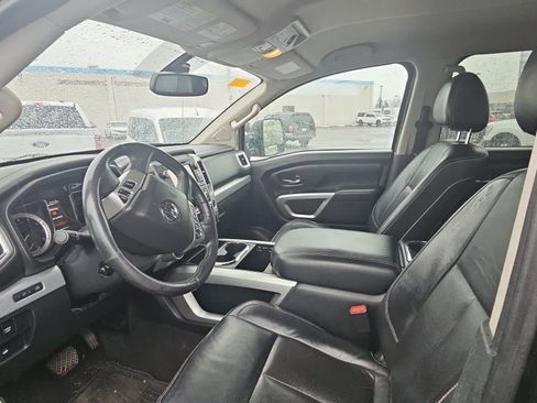 Used 2017 Nissan Titan PRO-4X w/ Pro-4x Convenience Package image 15