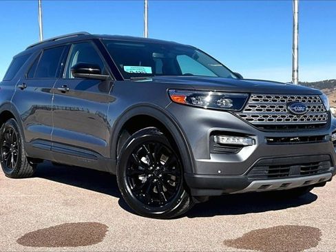 Used 2023 Ford Explorer Limited image 3