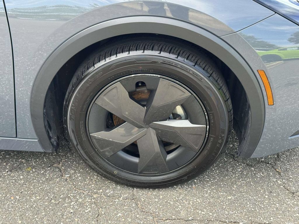 Used 2024 Toyota Prius LE FWD image 8